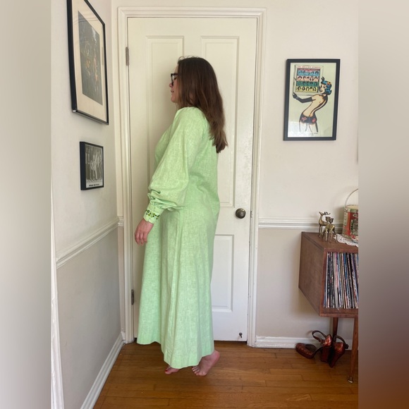 70s Vintage Lime Green Cotton Blend Caftan with Embroidered Flowers - Picture 2 of 8